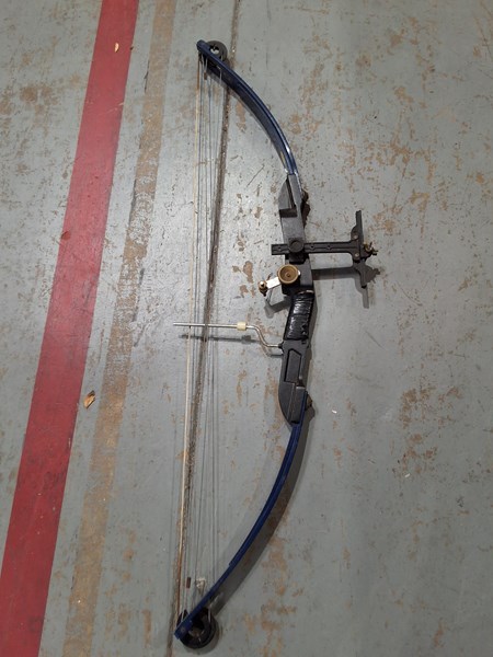 Lot 293 - COMPOUND BOW