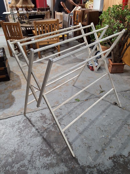 Lot 329 - CLOTHES AIRER