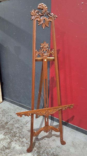 Lot 119 - ORNATE EASEL