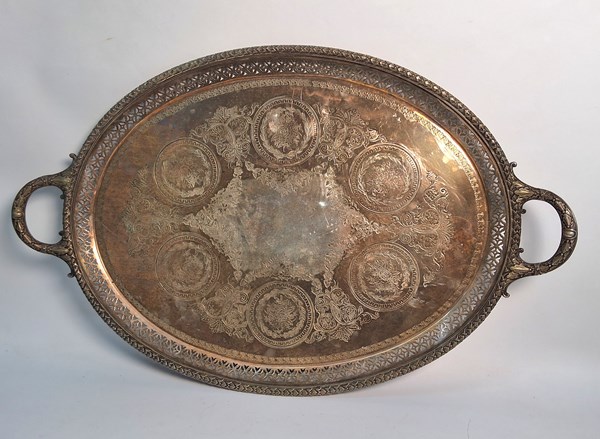 Lot 1256 - LARGE OVAL TRAY