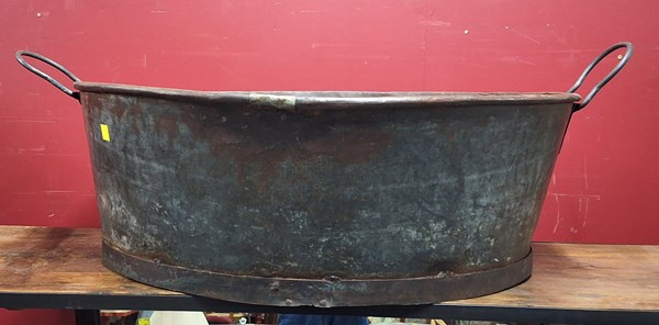 Lot 145 - TUB