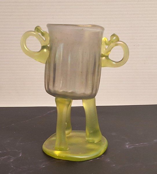 Lot 1274 - URANIUM GLASS DOUBLE HANDLED VESSEL