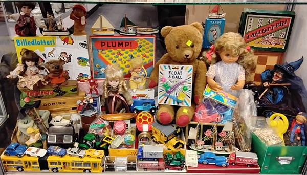 Lot 1347 - TOYS