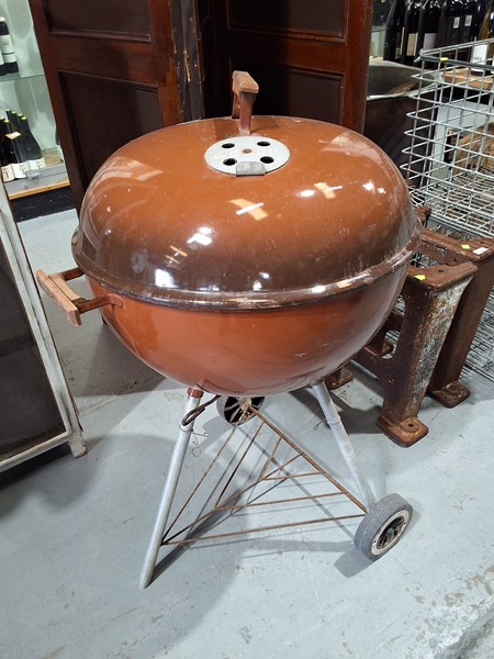 Lot 239 - WEBER BARBECUE