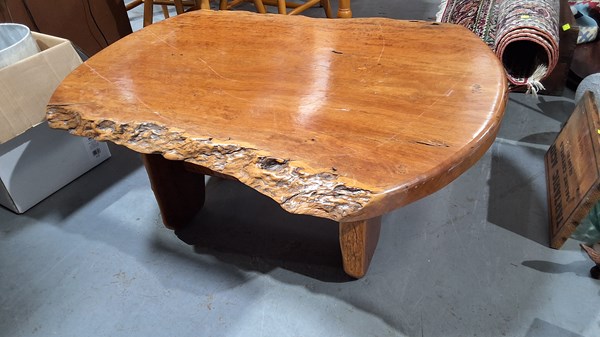 Lot 300 - COFFEE TABLE