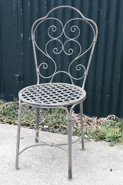 Lot 94 - SIDE CHAIR