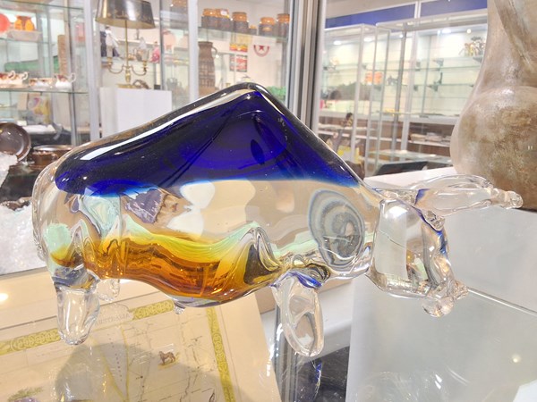 Lot 1195 - GLASS BULL