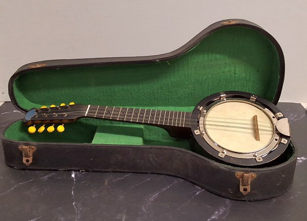 Lot 1266 - BANJO MANDOLIN