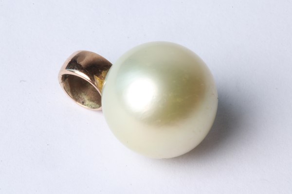 Lot 1007 - PEARL PENDANT