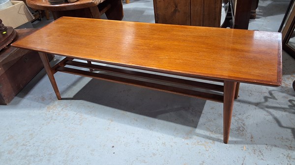 Lot 306 - COFFEE TABLE