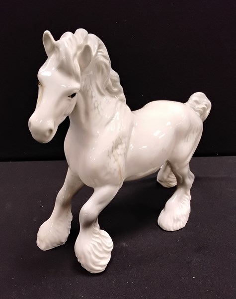 Lot 1147 - BESWICK HORSE