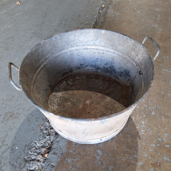 Lot 222 - WASH TUB