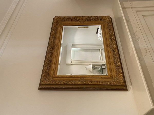 Lot 204 - WALL MIRROR