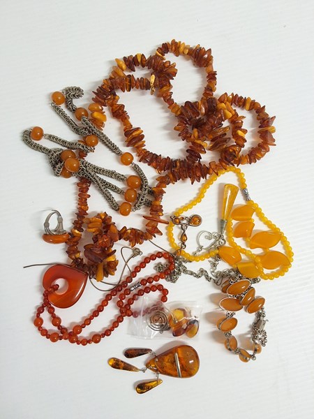 Lot 1037 - AMBER JEWELLERY