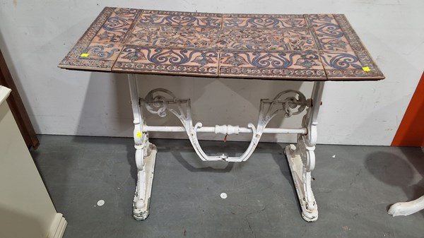 Lot 263 - OUTDOOR TABLE