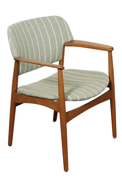 Lot 71 - MODEL 4205 ARMCHAIR