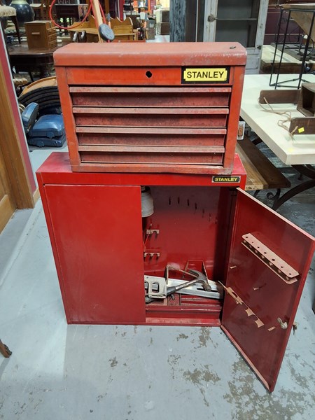 Lot 233 - TOOL CABINET AND CHEST