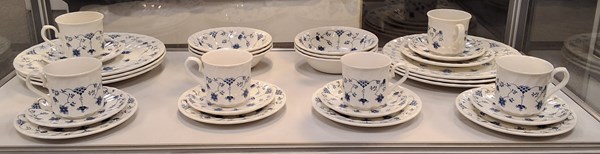 Lot 1220 - DINNER SERVICE