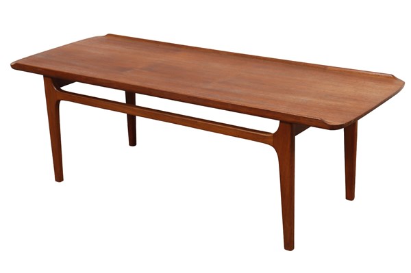 Lot 105 - COFFEE TABLE