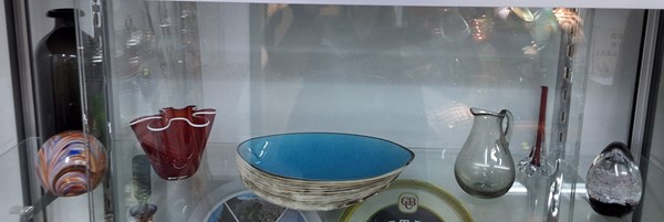 Lot 1347 - ART GLASS & POTTERY