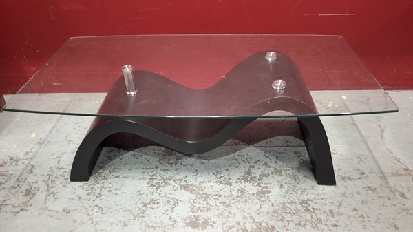 Lot 66 - COFFEE TABLE