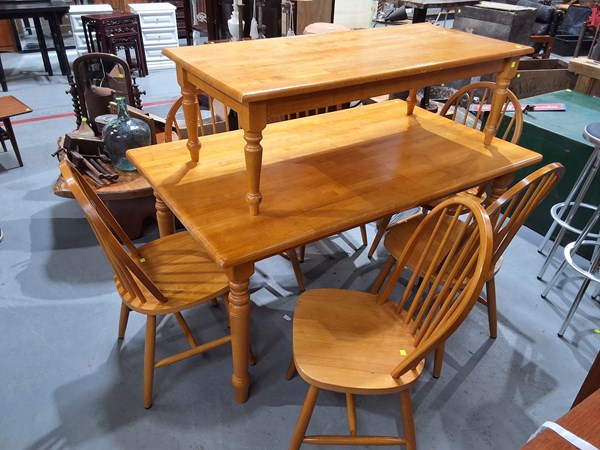 Lot 303 - DINING SUITE & COFFEE TABLE