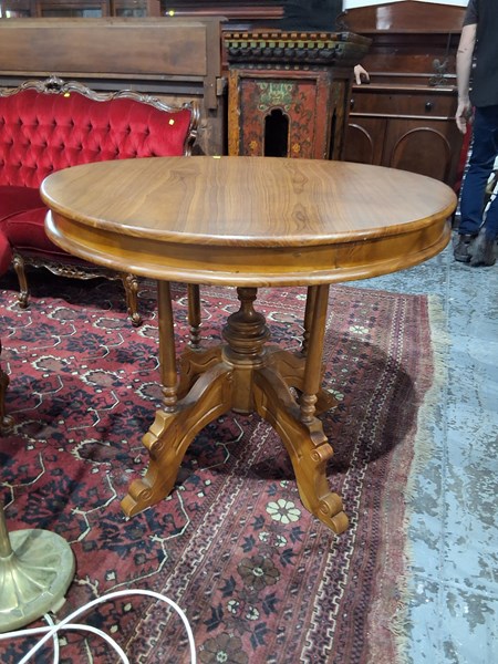 Lot 196 - DINING TABLE