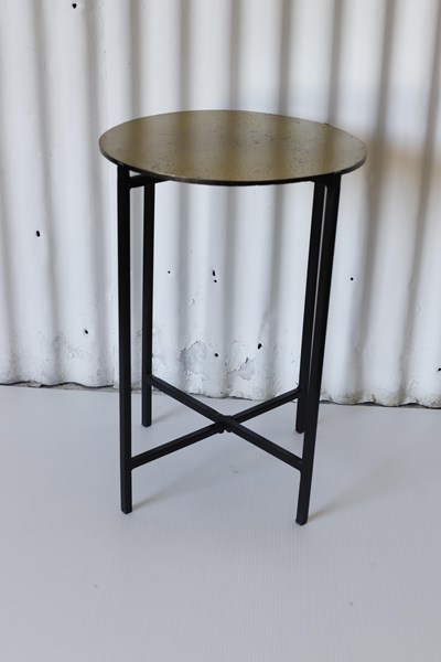 Lot 134 - SIDE TABLE