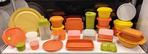 Lot 1373 - VINTAGE TUPPERWARE