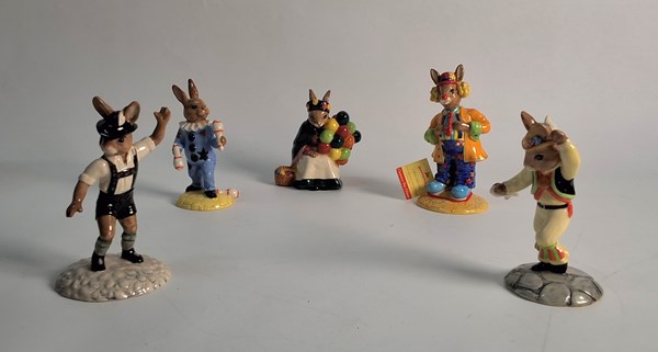 Lot 1376 - BUNNYKINS FIGURINES