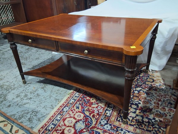 Lot 124 - COFFEE TABLE