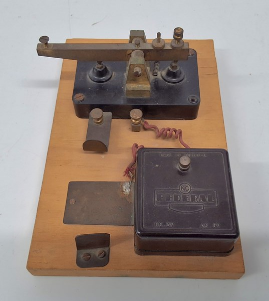 Lot 1272 - TELEGRAPH MACHINE