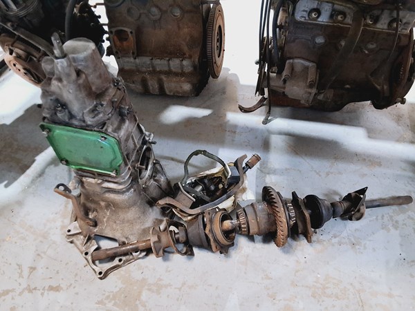 Lot 555 - PARTS GEARBOX