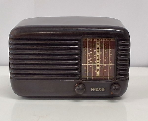 Lot 1295 - BAKELITE RADIO