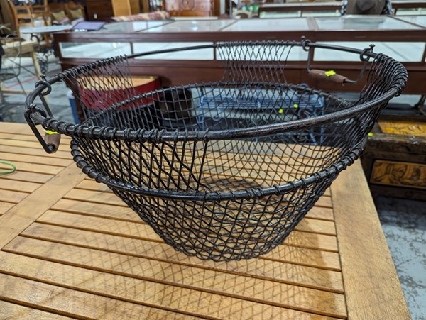 Lot 109 - WOOD BASKET