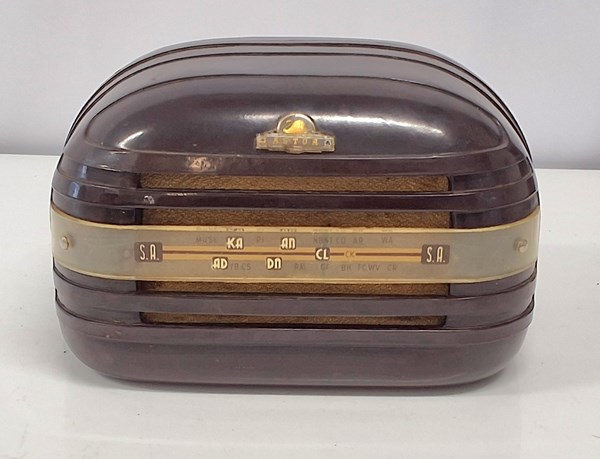 Lot 1297 - BAKELITE RADIO