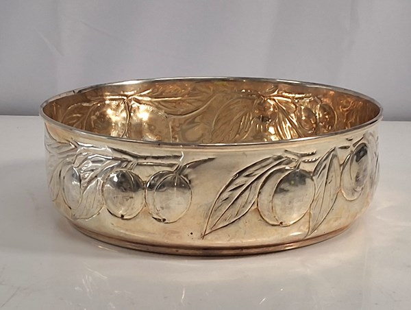 Lot 1085 - SILVER FRUIT BOWL