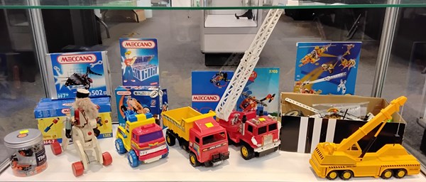 Lot 1401 - MECCANO & MORE