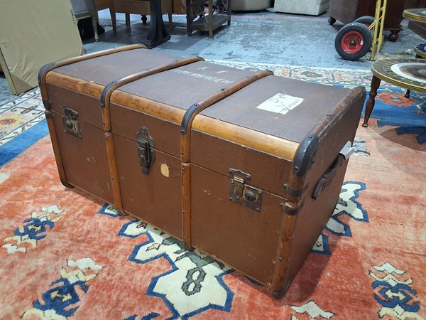 Lot 142 - STEAMER TRUNK