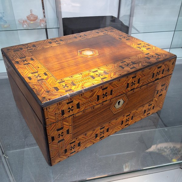 Lot 1306 - TIMBER BOX