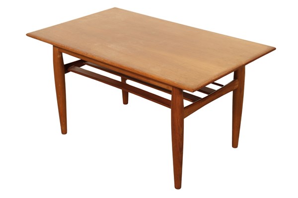 Lot 114 - TEAK COFFEE TABLE