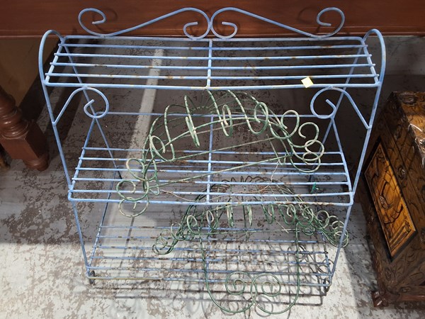 Lot 131 - PLANT STAND