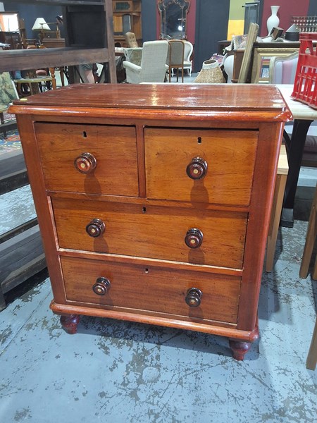 Lot 501 - CHEST OF DRAWERS