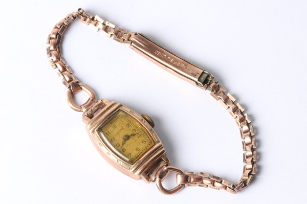 Lot 1017 - GOLD WRIST WATCH