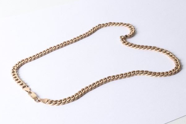 Lot 1043 - GOLD NECKLACE