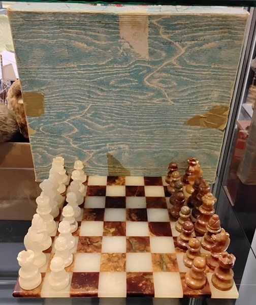 Lot 1187 - ALABASTER CHESS SET