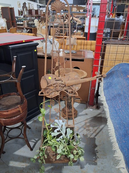 Lot 339 - PLANT STAND