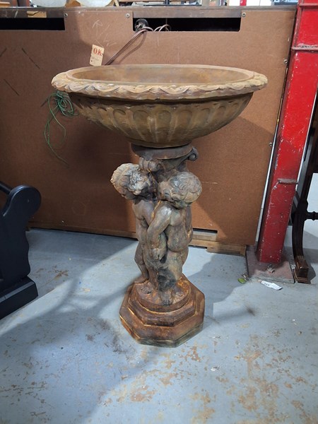 Lot 363 - BIRDBATH