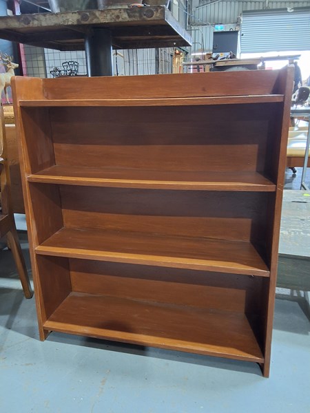 Lot 294 - BOOKSHELF