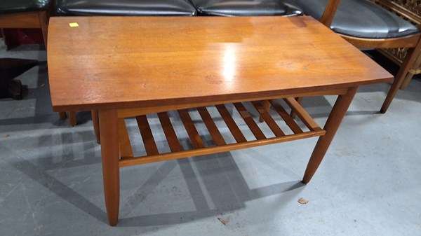 Lot 321 - COFFEE TABLE